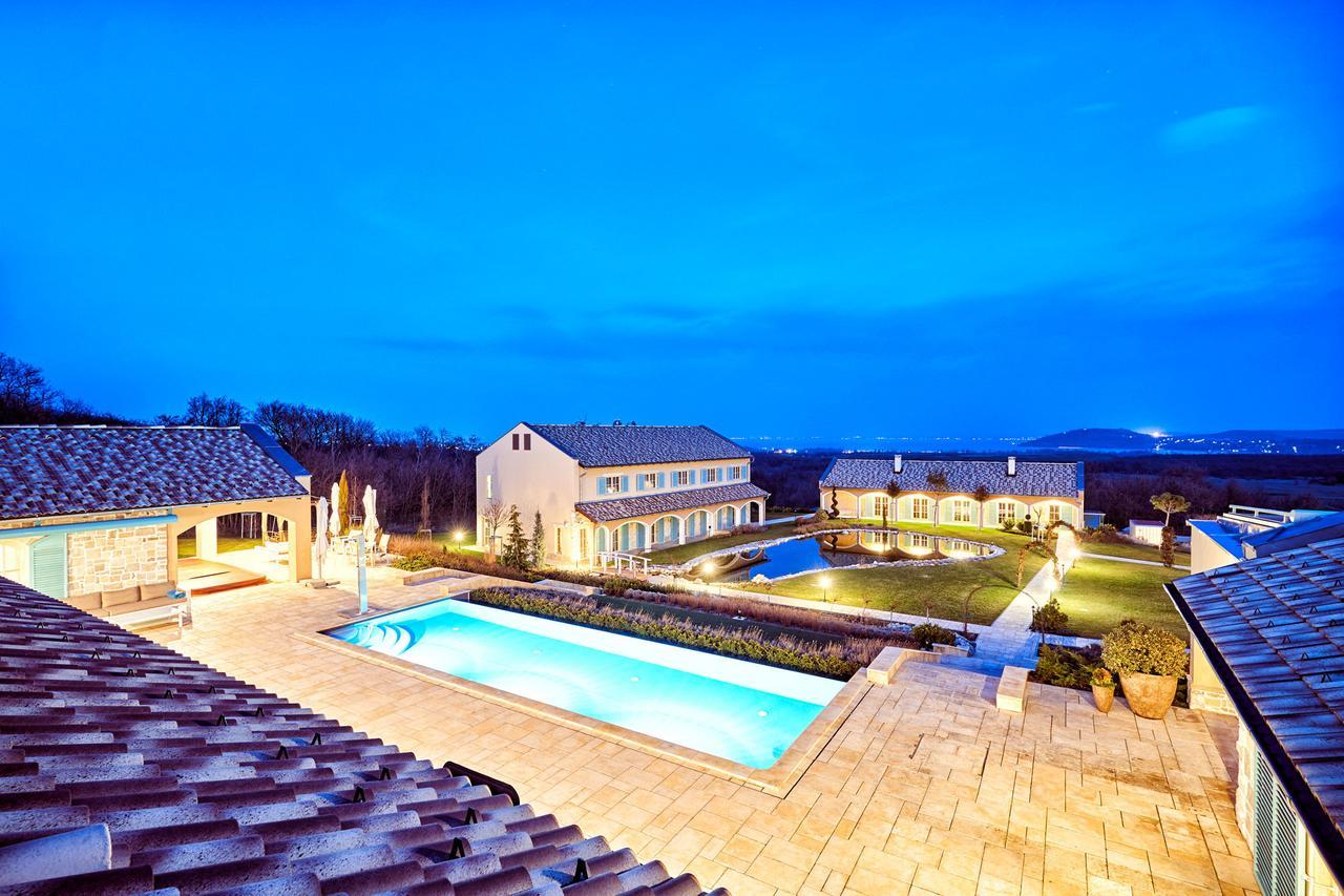 Villa Vitae 블로톤퓌레드 외부 사진